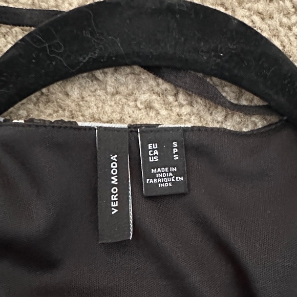 Vero Moda Black and Gray Printed Long-Sleeve Wrap Dress - Picture 3 of 6